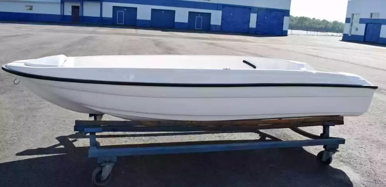 Стеклопластиковая лодка Пингвин (тримаран) в Нефтекамске