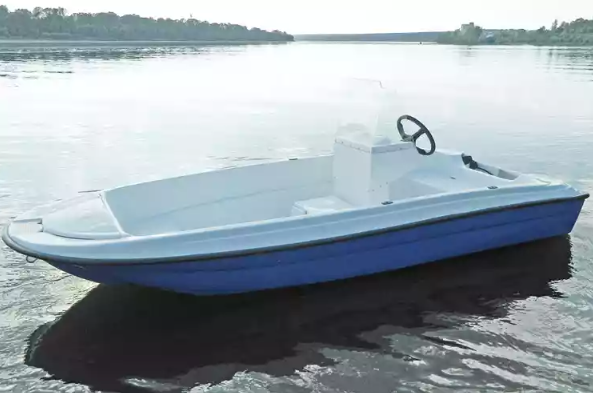 Стеклопластиковая лодка Пингвин с консолью (тримаран) в Нефтекамске