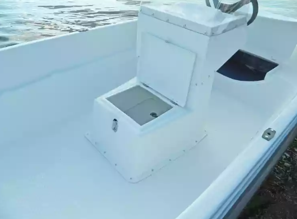 Стеклопластиковая лодка Пингвин с консолью (тримаран) в Нефтекамске