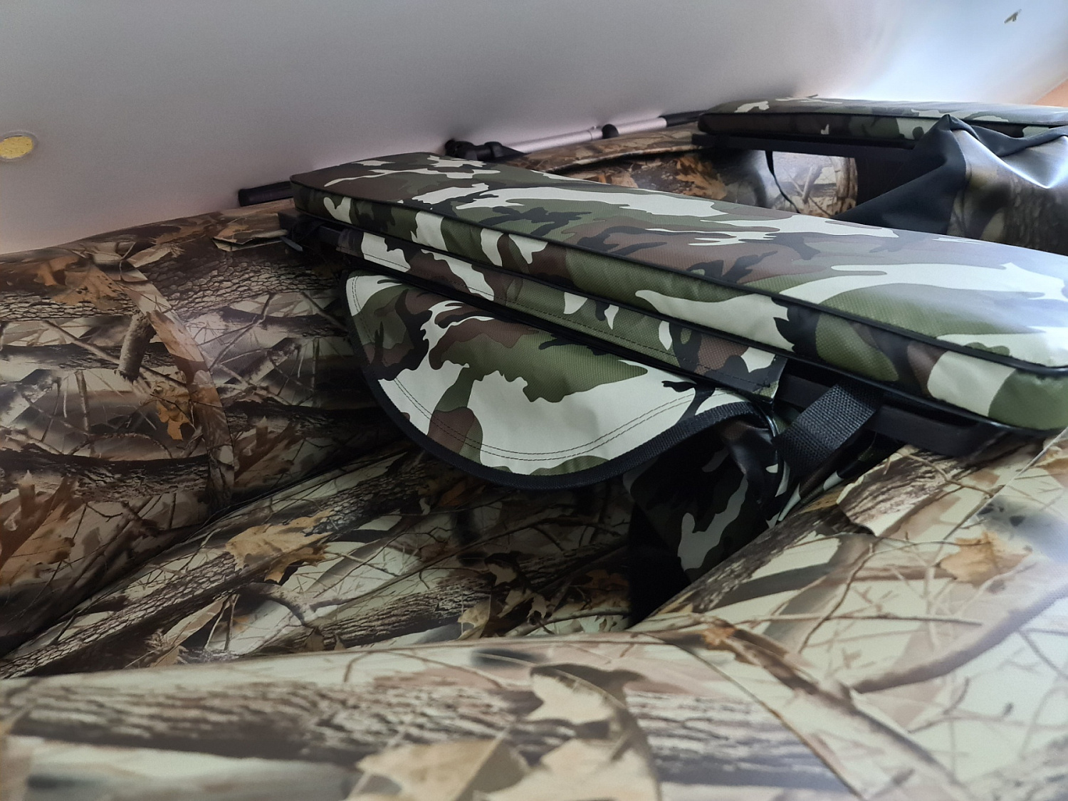 КОМПЛЕКТ МЯГКИХ НАКЛАДОК С СУМКОЙ ДЛЯ ЛОДОК 80Х20 КАМУФЛЯЖ в Нефтекамске